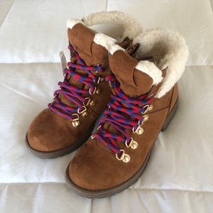 NWT Girls Faux Fur Collared Lace Up Boots